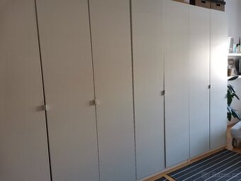 Sada bílých skříní PAX (Ikea) - 1