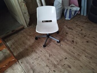 Bílá židle IKEA umělohmotná - 1