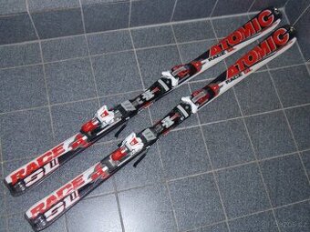 NASERVISOVANÉ LYŽE CARVY 149 CM ATOMIC RACE SL 11