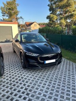 Ford Mustang Mach E / DPH