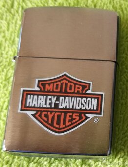 Predám ZIPPO ZAPAĽOVAČE, KOŽENÉ PÚZDRA A PRÍVESOK-KANISTER N