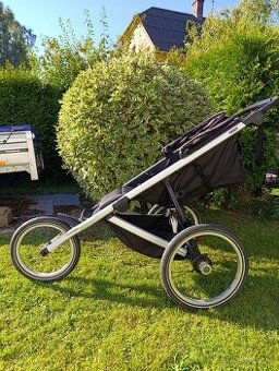 Sportovní kočárek Thule Glide 2 Jet Black 2021