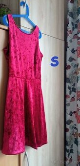 ŠATY SPOLEČENSKÉ A JINÉ 50KČ/KUS RŮZNÉ VELIKOSTI