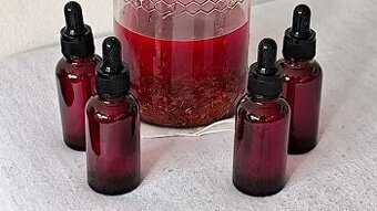 Trezalka třezalkový olej a tinktura, Janův olej na masáže