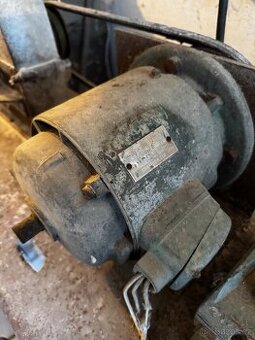 Třífázový elektromotor