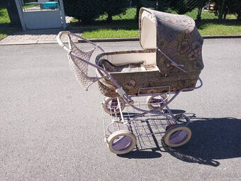 kočárek Liberta 90.léta v barvě lila