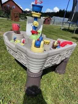 Little Tikes vodní stůl - pirátská loď
