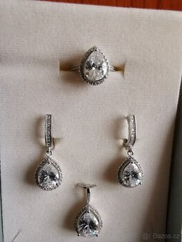 Stříbrný set náušnic, prstenu a přívěšku