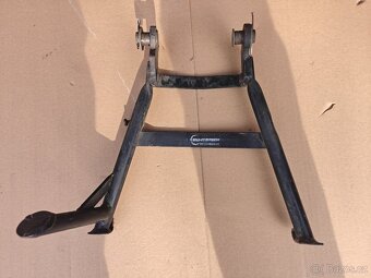 Honda Varadero 125 XL - padací rámy - hlavní stojan