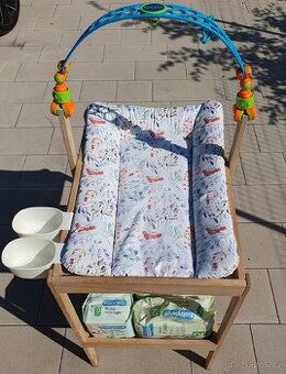 Přebalovací pult vč. podložky, misek, hrazdičky