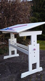 Dětský rostoucí psací stůl