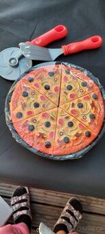 kuchyňka - pizza a kráječ