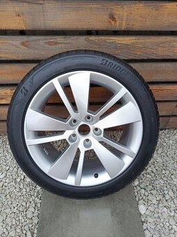 Originál alu Superb R18 s nejetou pneu