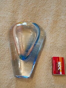 Skleněná váza, motiv býka, družstevní