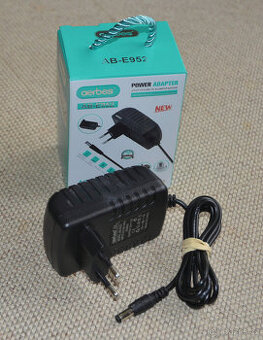 Adaptér 12V 2A, konektor 5,5x2,5mm, LED indikace-nový