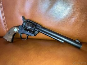 Revolver Colt SAA .45 Peacemaker. Zdobený