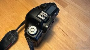 Canon 5D mark II  Byl opečovávaný. Bez vad
