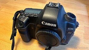 Canon 5D mark II  Byl opečovávaný. Bez vad