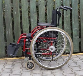 042-Mechanický invalidní vozík Meyra.