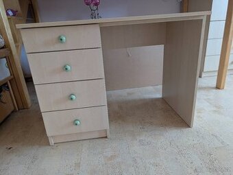 Dětský nábytkový set – stůl, skříně, knihovna – zánovní