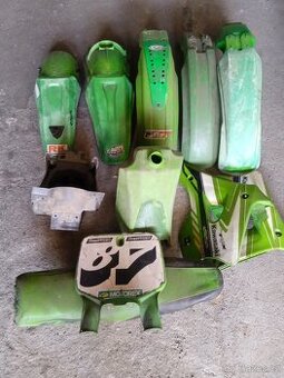 Blatníky,plasty, nádrž Kawasaki KX