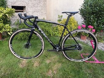 Gravel/cyklokrosve kolo Trek Boone