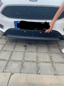 mřížka perednoho naraznika ford focus 2018 - 1