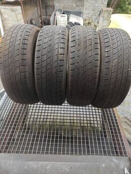 Prodám zimní pneu 245/70/16 Trocmax Ice plus 107 H