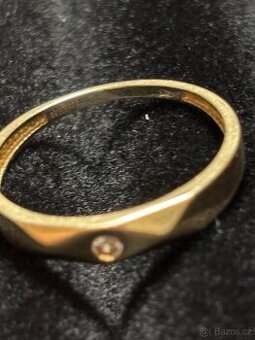 Zlatý dámský prsten 14 kt. 585 váha 1,39g zlato