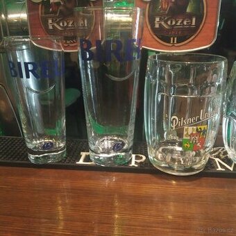 PIVNÍ A ALKO SKLO Z HOSPODY/BARU