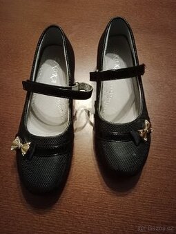 Dívčí střevíce v.34