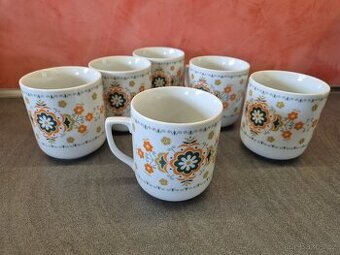 Retro hrnečky s ornamenty a květy