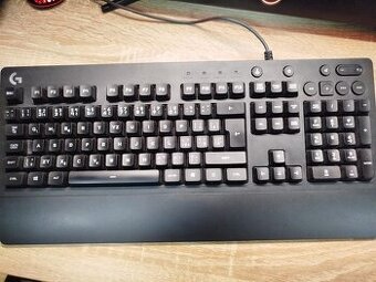 Logitech G213