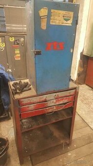 Plechová skříňka a stolek s šuplíky