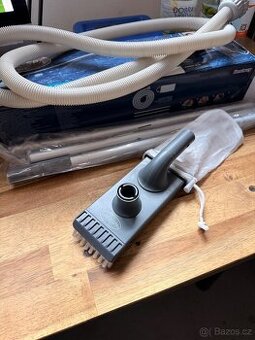 Vysavač pro bazén a vířivky