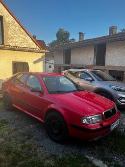 Octavia (1998) - spíš na náhradní díly (pojízdná)