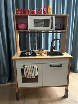 IKEA DUKTIG kuchyňka a příslušenstvím