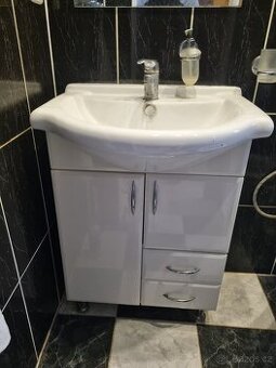 Skříňka s umyvadlem