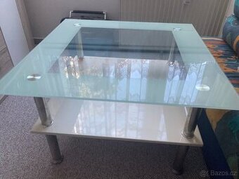 Skleněný konferenční stolek 70x70