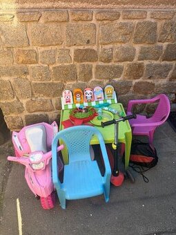 Hracky na zahradu - stolek kolobezka motorka hry