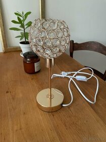 Elegantní stolní lampa