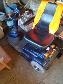 Invalidní elektrický vozík (tříkolka)
