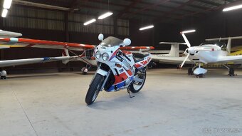 Yamaha FZR 600