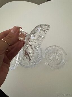 Broušené skleněné dózy – retro dekorace, šperkovnice (2 ks)