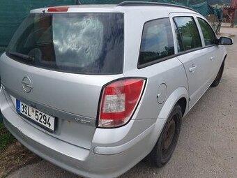 Opel Astra H, 1.7tdci 81kw bourana na predek