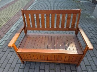 Lavice s úložným prostorem