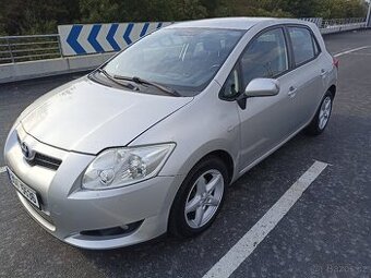 Auris. 94000km. Automatická prevodovka