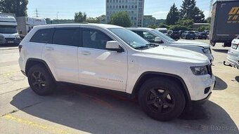 Jeep GrandCherokee wk2 - top stav - komplet po go