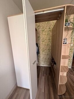 Skříň