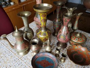 Mosazné vázy, misky, konvice